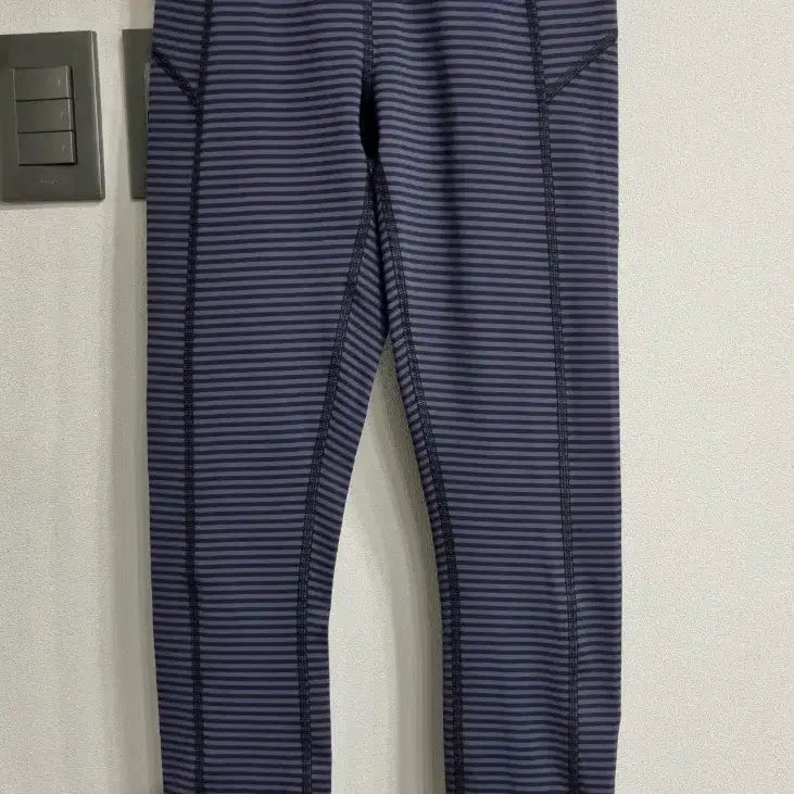 [BUNJANG] Lululemon Striped Leggings with Leather Detail / 룰루레몬 레깅스