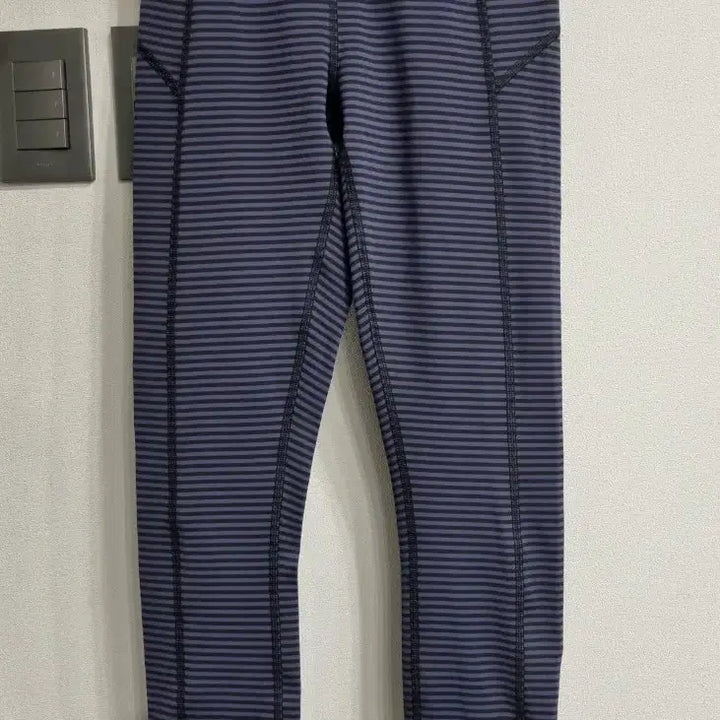 [BUNJANG] Lululemon Striped Leggings with Leather Detail / 룰루레몬 레깅스