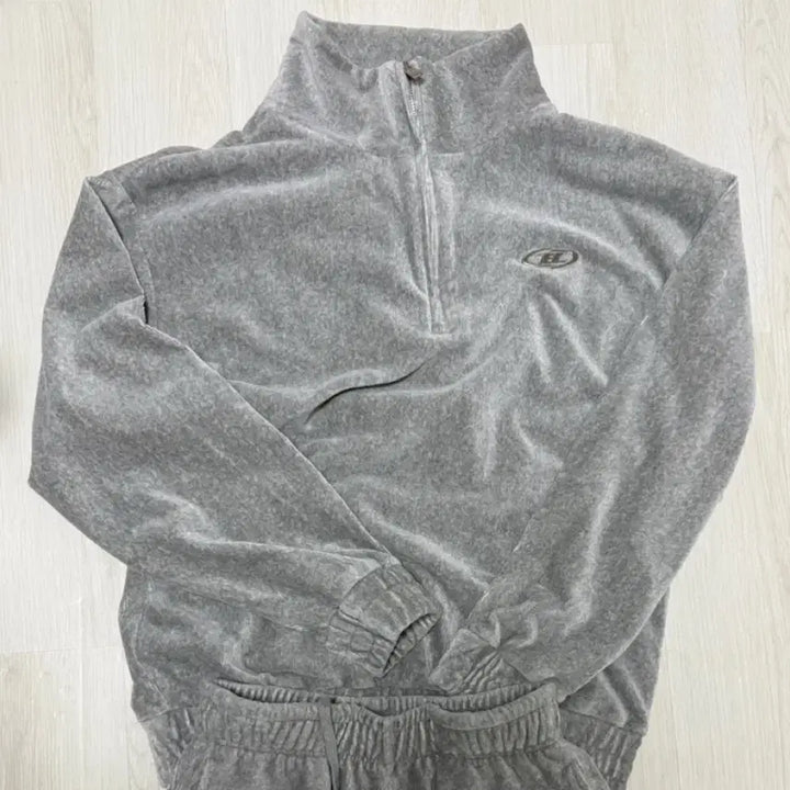 [SOLD OUT] 본투윈 벨벳 하프집업 2