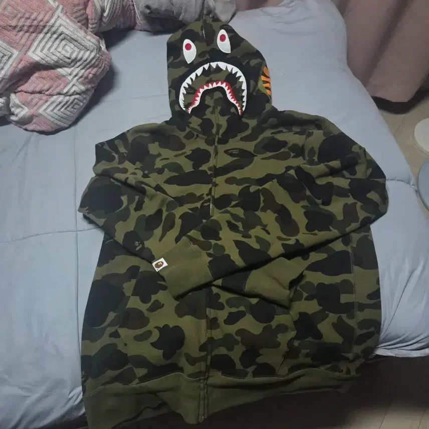 [BUNJANG] BAPE Camo Shark Hoodie Full Zip Size L / 베이프 l입니다