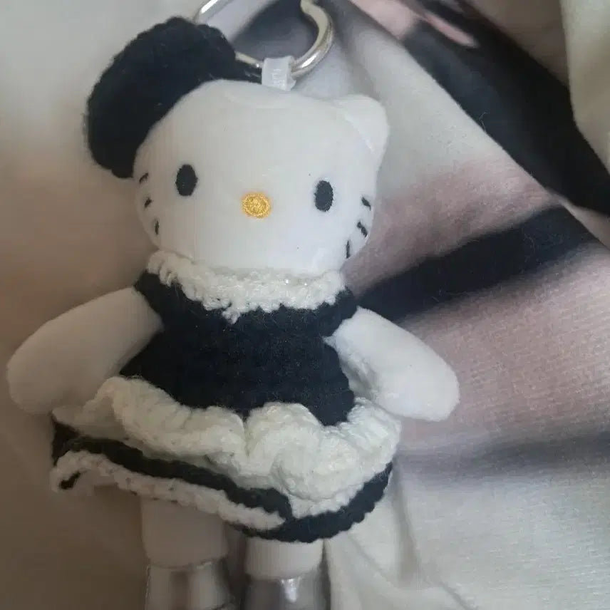 [BUNJANG] Hello Kitty Black Dress Mini Doll Keychain / 헬로키티 인형 키링 블랙 드레스