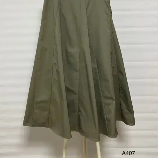 [BUNJANG] Etremongshow Khaki Flare Skirt Size 28 / 에트르몽슈 카키 플레어 스커트 28