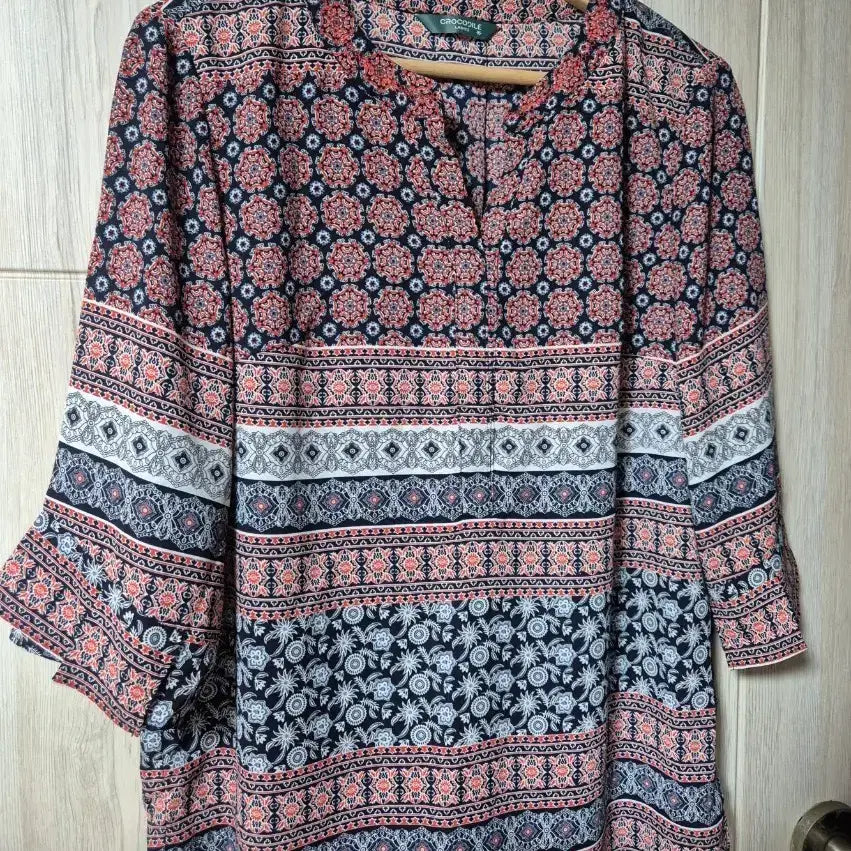 [BUNJANG] Crocodile Pattern Blouse - L Size / 크로커다일 패턴 블라우스 L