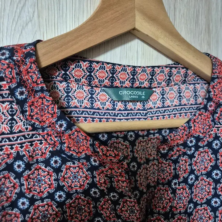 [BUNJANG] Crocodile Pattern Blouse - L Size / 크로커다일 패턴 블라우스 L