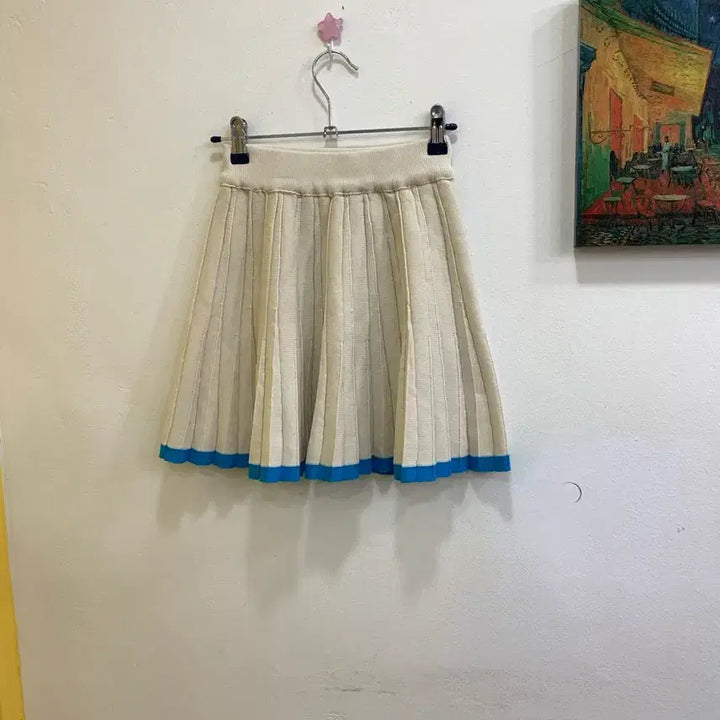 [BUNJANG] Ivory Knit Pleated Mini Skirt with Blue Trim / 아이보리 니트 플리츠 미니스커트