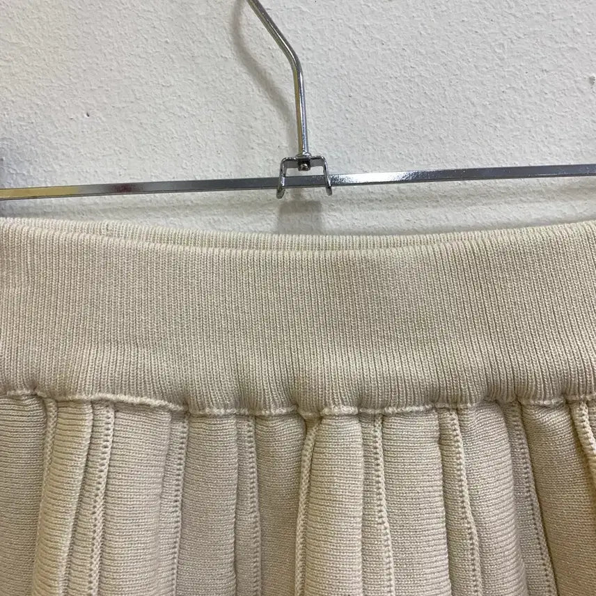 [BUNJANG] Ivory Knit Pleated Mini Skirt with Blue Trim / 아이보리 니트 플리츠 미니스커트