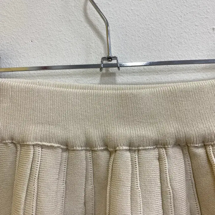 [BUNJANG] Ivory Knit Pleated Mini Skirt with Blue Trim / 아이보리 니트 플리츠 미니스커트