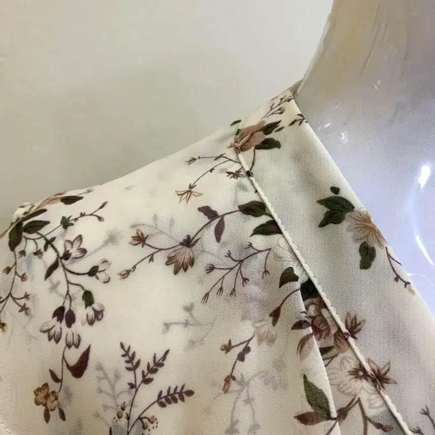 [BUNJANG] Ivory Flower Pattern Blouse / 플라워 패턴 블라우스 아이보리