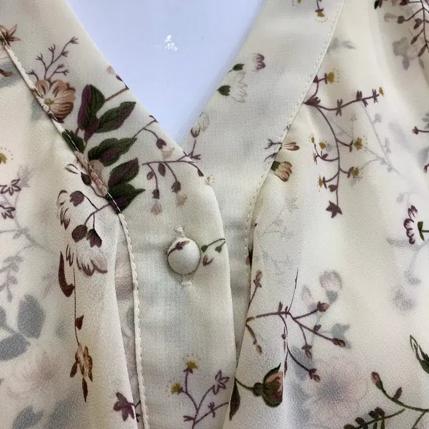 [BUNJANG] Ivory Flower Pattern Blouse / 플라워 패턴 블라우스 아이보리
