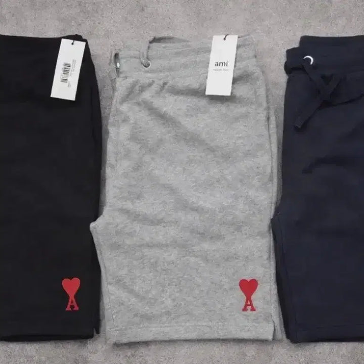 [BUNJANG] Ami Small Heart Shorts Black/Gray / 아미 스몰 하트 반바지 블랙/그레이
