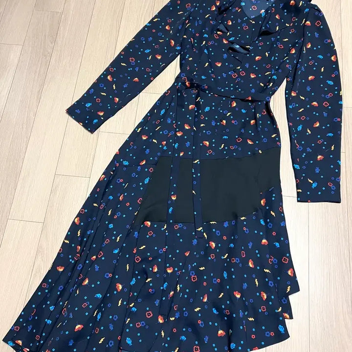 [BUNJANG] Lucky Chouette Ruffle Pattern Asymmetric Belt Long Dress Navy / 럭키슈에뜨 러플 패턴 언발 벨트 롱원피스 네이비 프릴 쉬폰 브이넥 세라