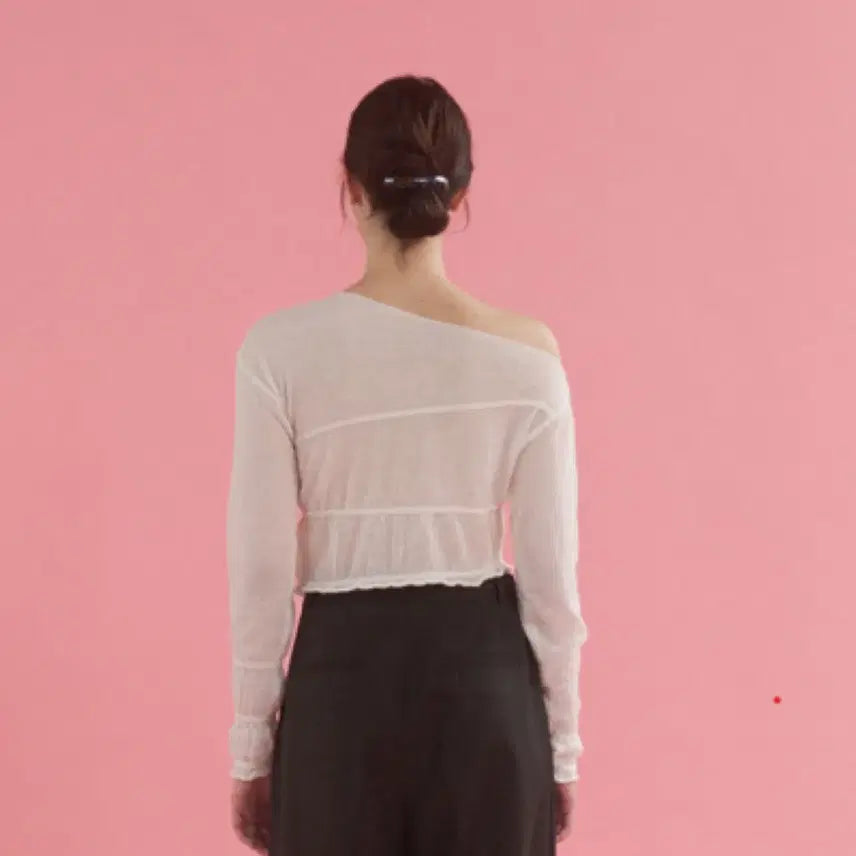 [BUNJANG] Lily Cote Rosy Knit Off-Shoulder Sweater Ivory / 릴리코츠 로지니트 rosy knit 아이보리