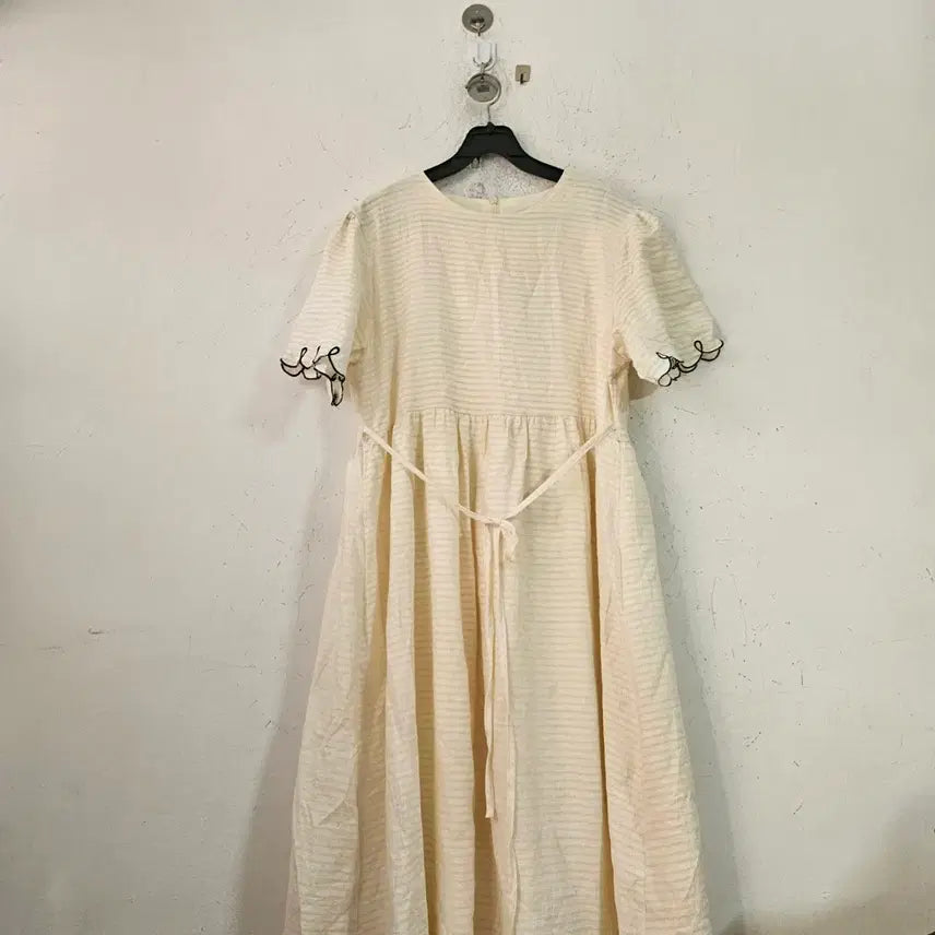 [BUNJANG] Ivory Stripe Long Dress / 아이보리색 스트라이프 롱 원피스