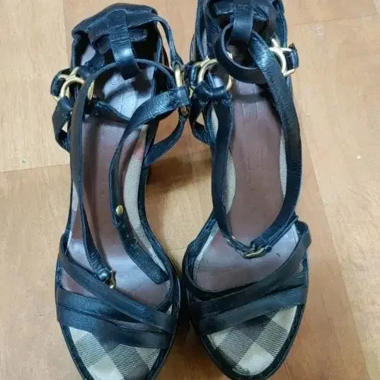 [BUNJANG] Burberry Check Heel Sandals Black Leather / 버버리 체크 힐 샌들 블랙