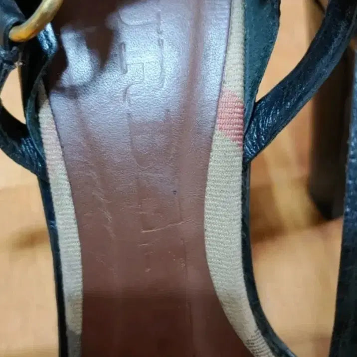 [BUNJANG] Burberry Check Heel Sandals Black Leather / 버버리 체크 힐 샌들 블랙