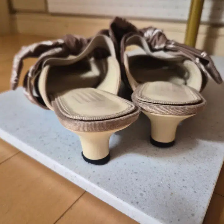 [BUNJANG] Lanvin Collection Ribbon Accent Sandal / 랑방컬렉션 뮨.235