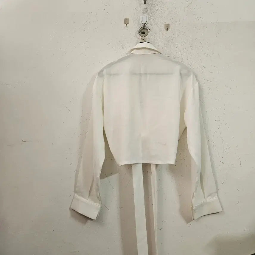 [BUNJANG] White Cropped Knot Blouse / 화이트 셔츠 크롭 매듭 블라우스