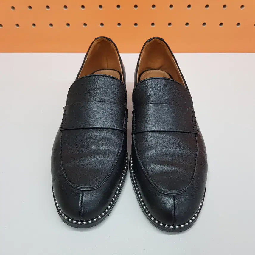 [BUNJANG] Atte Vanessa Bruno Studded Leather Loafers Size 36 / 아떼 바네사브루노 스터드 포인트 레더 로퍼 36사이즈