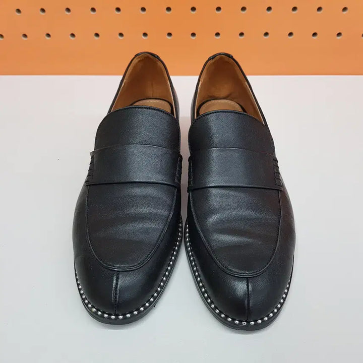 [BUNJANG] Atte Vanessa Bruno Studded Leather Loafers Size 36 / 아떼 바네사브루노 스터드 포인트 레더 로퍼 36사이즈