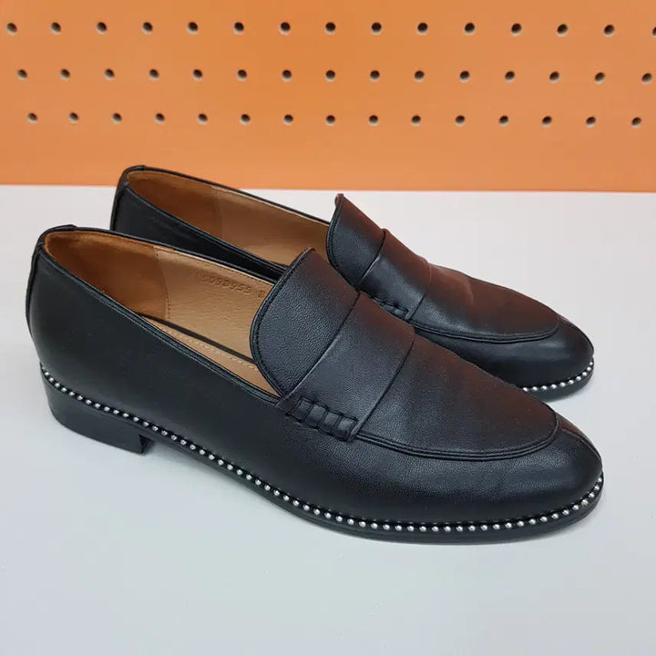 [BUNJANG] Atte Vanessa Bruno Studded Leather Loafers Size 36 / 아떼 바네사브루노 스터드 포인트 레더 로퍼 36사이즈