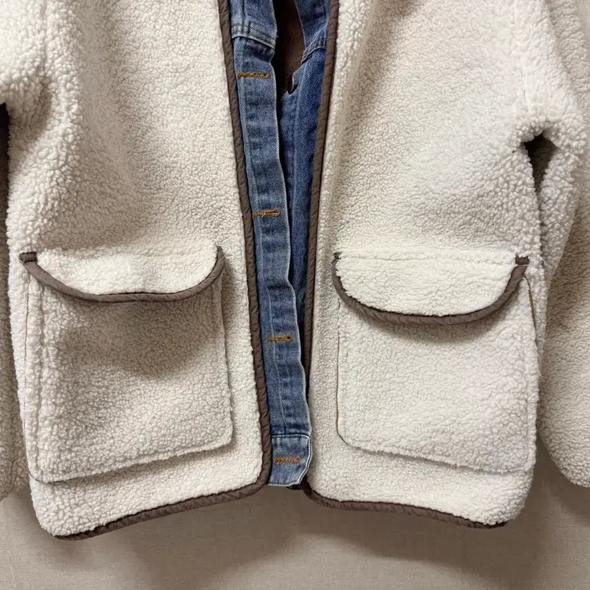 [BUNJANG] Ivory Fleece Lined Denim Jacket / 아이보리 뽀글이 데님 자켓 (~77)