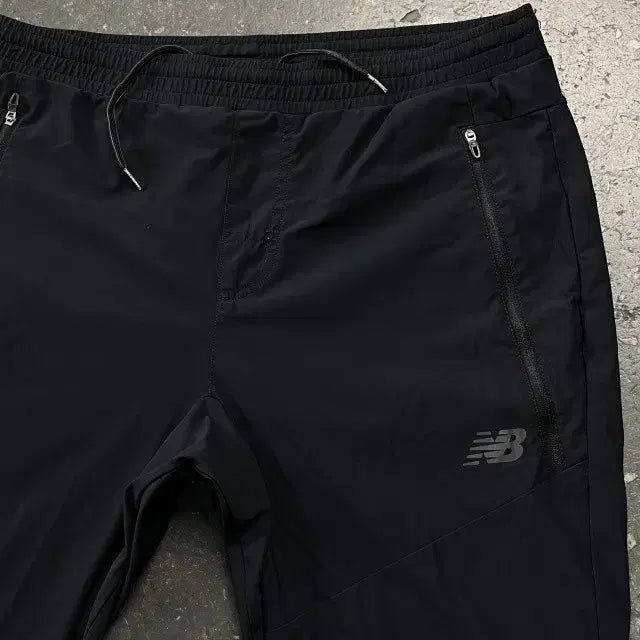 [BUNJANG] New Balance Black Training Pants / 뉴발란스 블랙 트레이닝 바지36