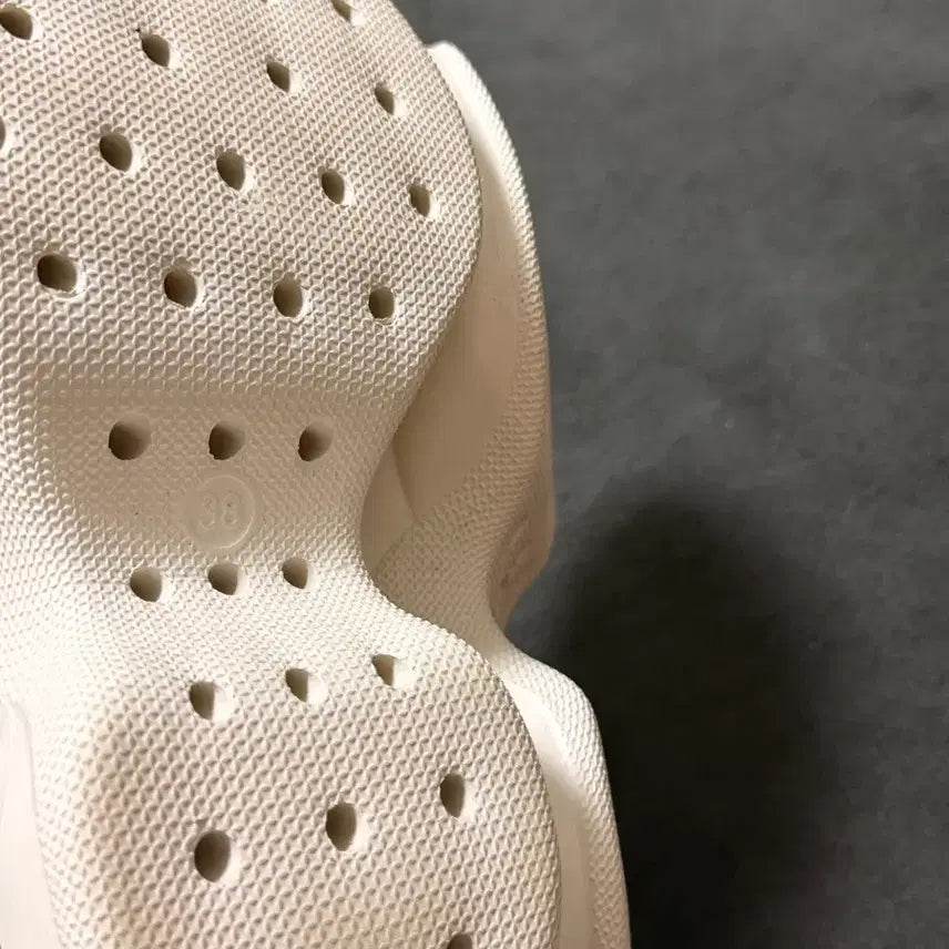 [BUNJANG] White Platform Wedge Slippers (Size 38) / 화이트 통굽 슬리퍼 38