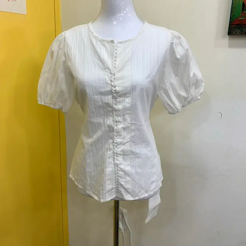 [BUNJANG] White Puff Blouse with Shirring Detail / 화이트 퍼프 블라우스 셔링 포인트