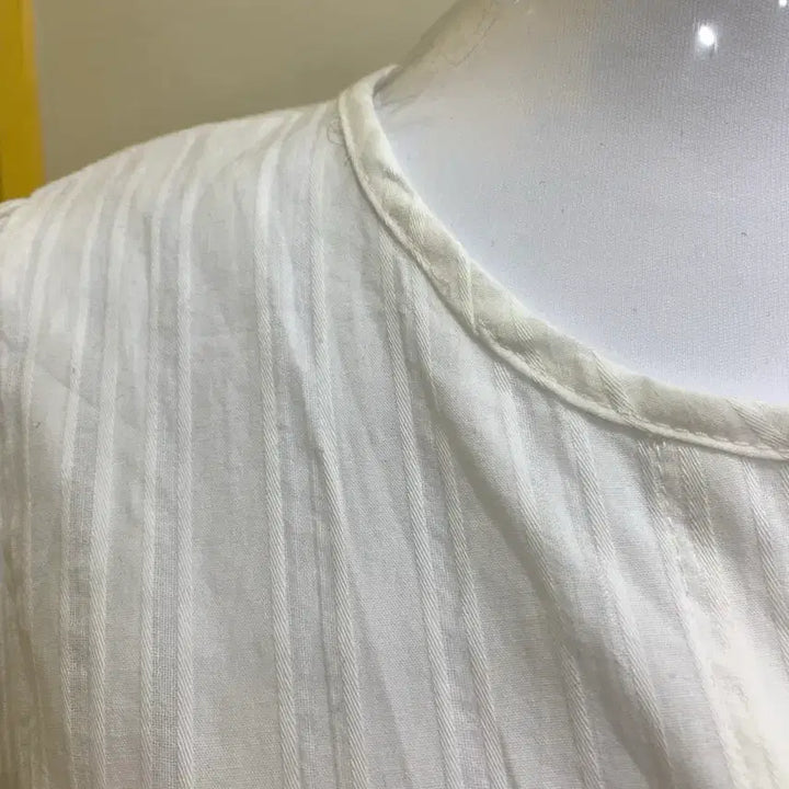 [BUNJANG] White Puff Blouse with Shirring Detail / 화이트 퍼프 블라우스 셔링 포인트