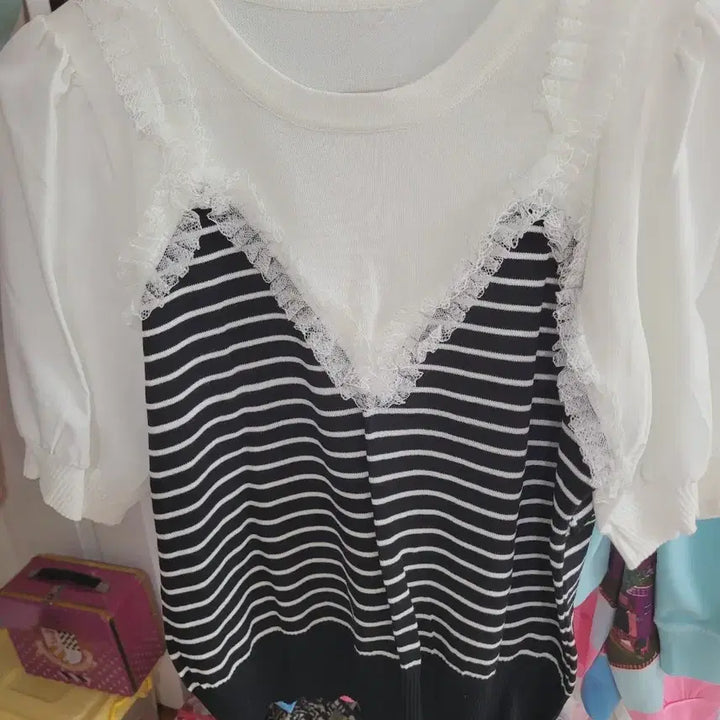 [BUNJANG] Lace Trimmed Stripe Short Sleeve Knit Top / 레이스 배색 스트라이프 반팔 니트