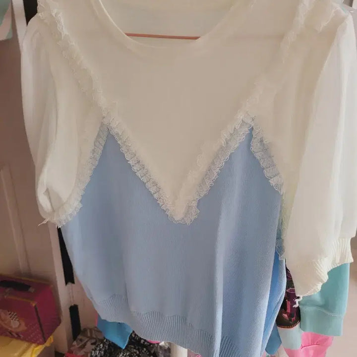 [BUNJANG] Color Block Knit with Lace Detail / 레이스 배색 니트