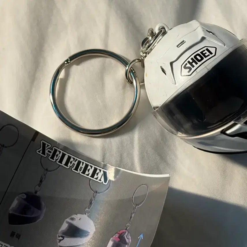 [BUNJANG] Shoei Helmet Keychain Figure White / 쇼에이 SHOEI 헬멧 키링 화이트 가챠 피규어