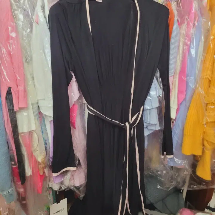[BUNJANG] SECRETSTHEFIRST Black Long Gown / SECRETSTHEFIRST 검정색 롱 가운