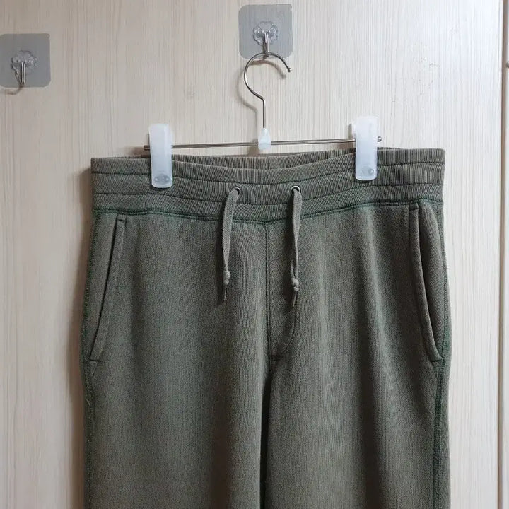 [BUNJANG] Uniqlo Khaki Training Pants Size 32-33 / UNIQLO (32~33) 트레이닝복 (카키) 바지