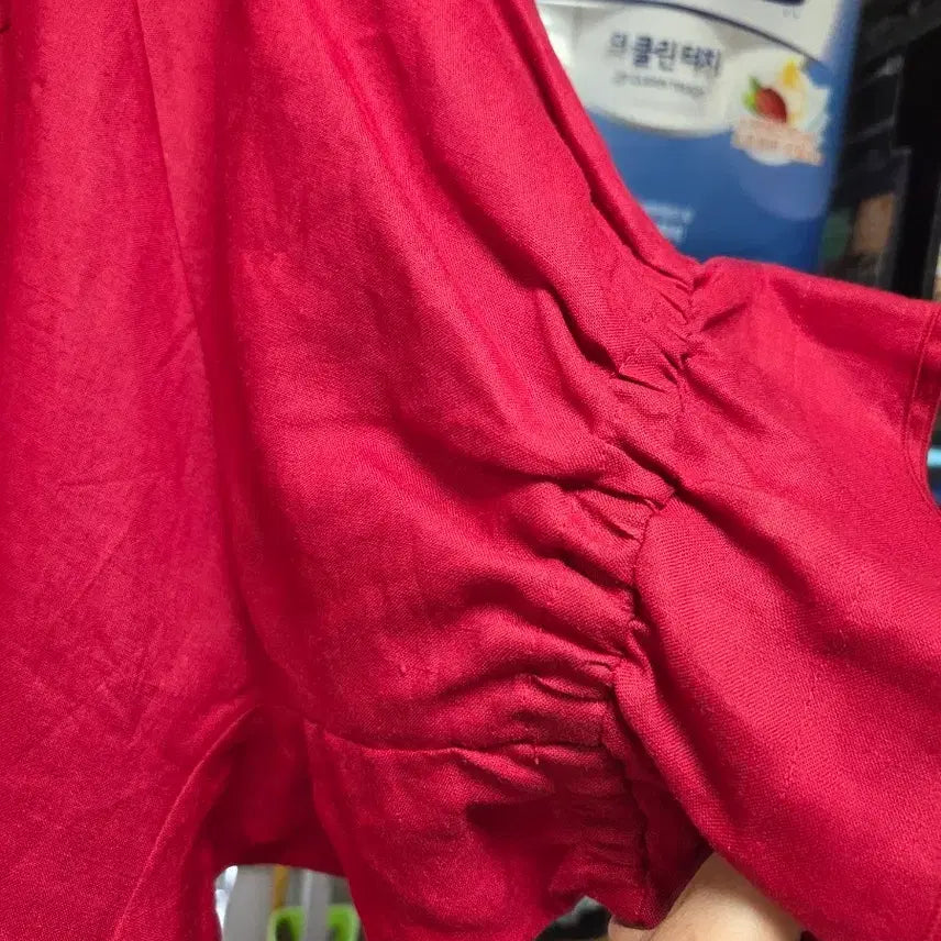[BUNJANG] Red Shirred Sleeve Blouse / 마블라우스