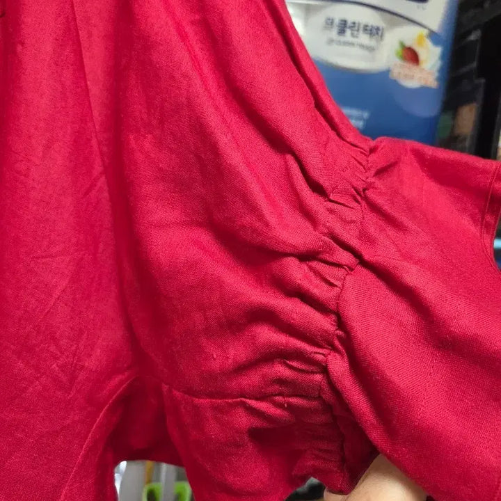 [BUNJANG] Red Shirred Sleeve Blouse / 마블라우스