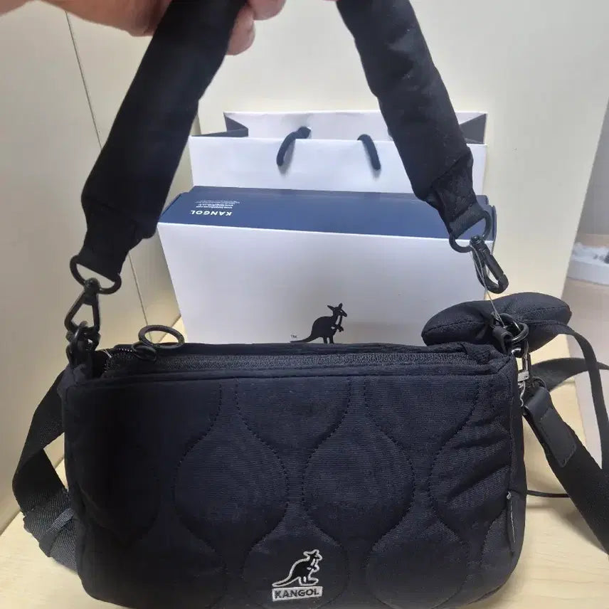 [BUNJANG] Kangol Quilted Crossbody Bag Black &amp; Starbucks Navy Pouch Bundle / 캉골 퀼팅 크로스백 블랙 + 스벅 네이비 파우치
