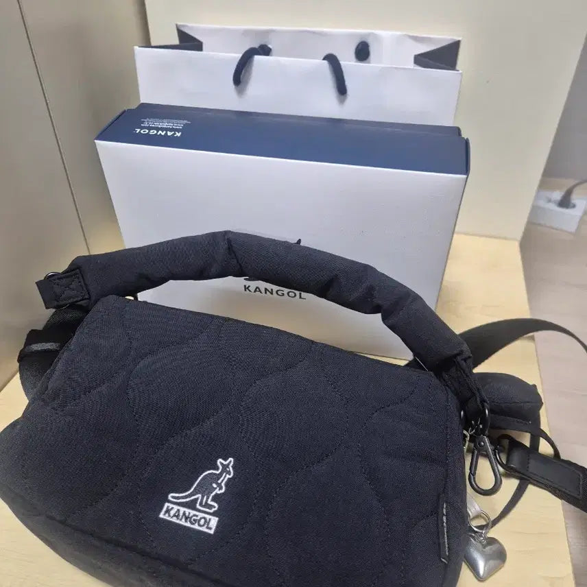 [BUNJANG] Kangol Quilted Crossbody Bag Black &amp; Starbucks Navy Pouch Bundle / 캉골 퀼팅 크로스백 블랙 + 스벅 네이비 파우치