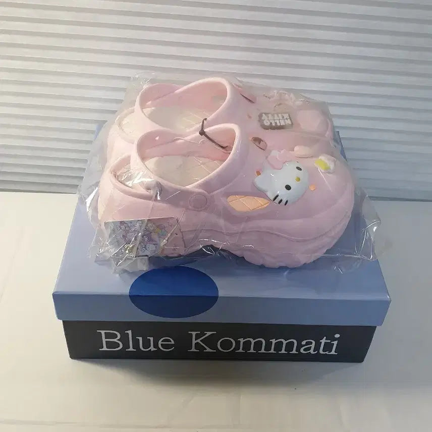 [BUNJANG] Hello Kitty Height-Increasing Crocs Sandals / 새상품(230) 헬로키티  키높이 크록스샌들