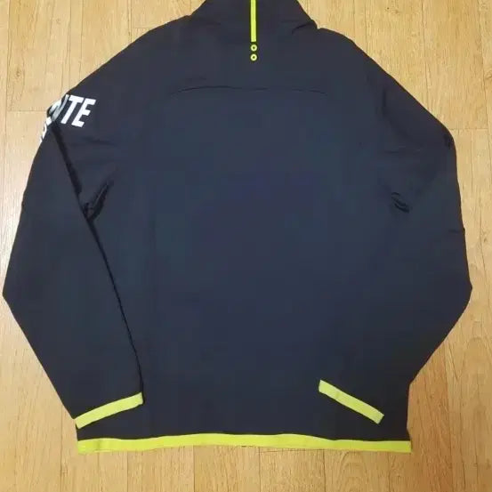 [BUNJANG] Descente Waterproof Functional Training Zip-Up Jersey Jacket Black 105 / (정품/최상급)데상트 방수 기능성 트레이닝 집업 저지 자켓, 105,블랙