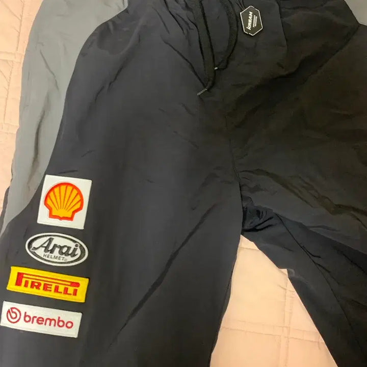 [BUNJANG] Supreme Ducati Track Pants / L 슈프림 두카티 트랙 팬츠