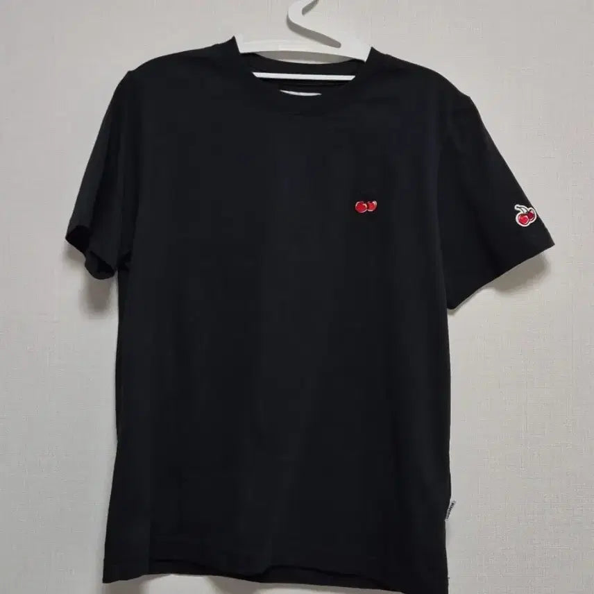[BUNJANG] Kirsh Cherry T-Shirt Black / 키르시 체리 반팔티 블랙