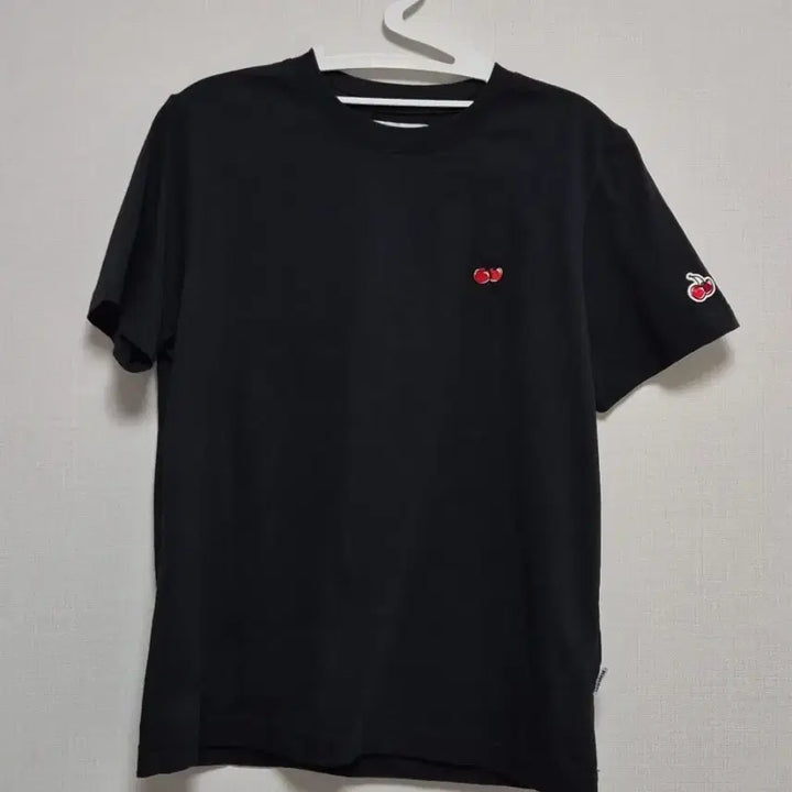 [BUNJANG] Kirsh Cherry T-Shirt Black / 키르시 체리 반팔티 블랙