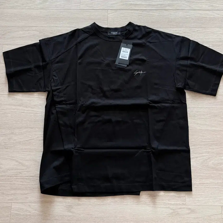 [BUNJANG] Songzio Asymmetric Autograph T-shirt Black - Size 46 / 송지오 어시메트릭 티셔츠 블랙 - 46 사이즈