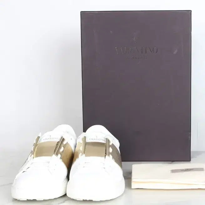 [BUNJANG] Valentino Garavani Hidden Open Rockstud Sneakers Gold / 발렌티노 히든오픈 락스터드 스니커즈 골드 40.5(255)