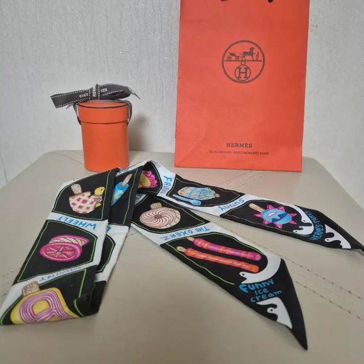 [SOLD OUT] 에르메스 트윌리 아이스크림 패턴 블랙 / 새상품급 / 박스O
