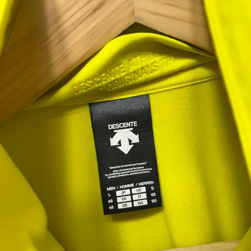 [BUNJANG] Descente Neon Yellow Windbreaker Jacket L / 데상트 형광 옐로우 바람막이 자켓 L