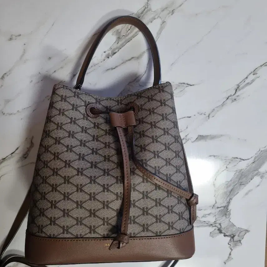 [BUNJANG] Hazzys Pattern Bucket Bag Brown Shoulder Bag / 헤지스 패턴 버킷백 브라운 숄더백