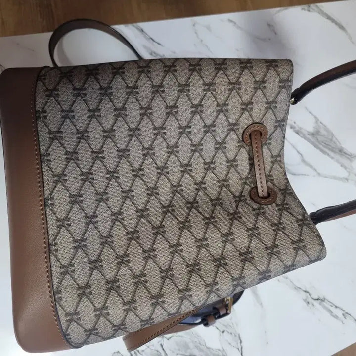 [BUNJANG] Hazzys Pattern Bucket Bag Brown Shoulder Bag / 헤지스 패턴 버킷백 브라운 숄더백