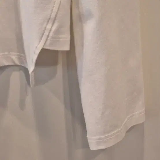 [BUNJANG] Maison Marais White Asymmetrical Long Sleeve T-Shirt / 메종마레 화이트 언발란스 티